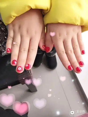 圆形可爱红过新年了,给宝贝也臭美一下!美甲图片