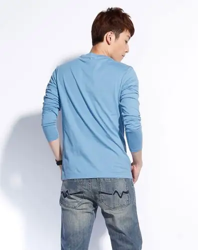 灰蓝色圆领长袖休闲t恤