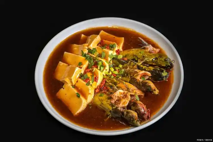 张红甫教你做美味养生:豆腐烧鲫鱼的烹饪技巧_步骤_菜品_口感