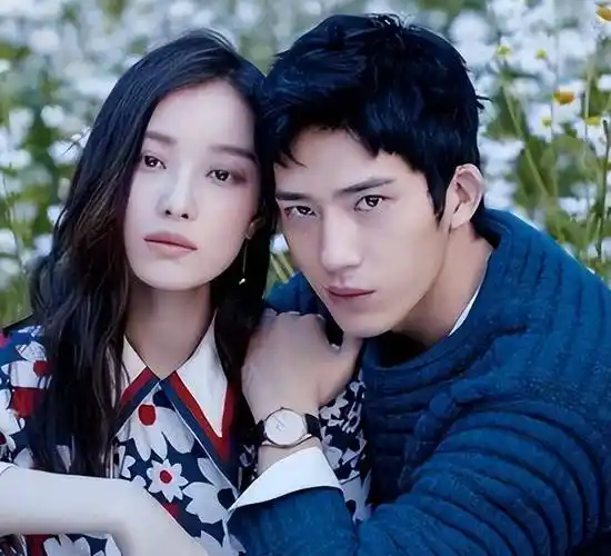 井柏然在进入娱乐圈后有两任女友,第一任是和倪妮,两人是在电影