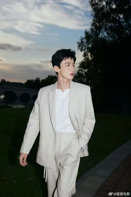 白敬亭1015生日快乐#"从出道到现在,30岁一直都是我职业生涯需要做出