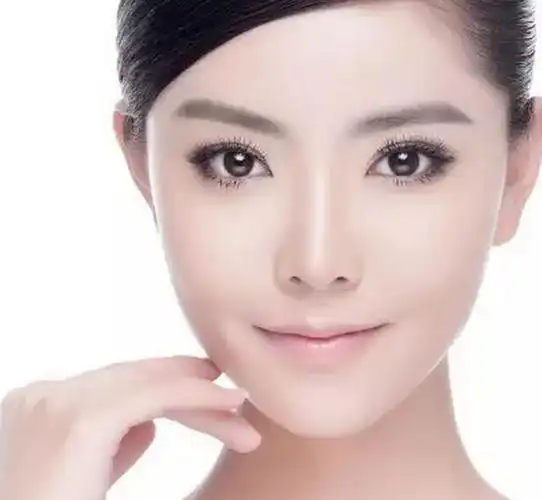 而你的皮肤,却让人有难以言说的——悲伤感.