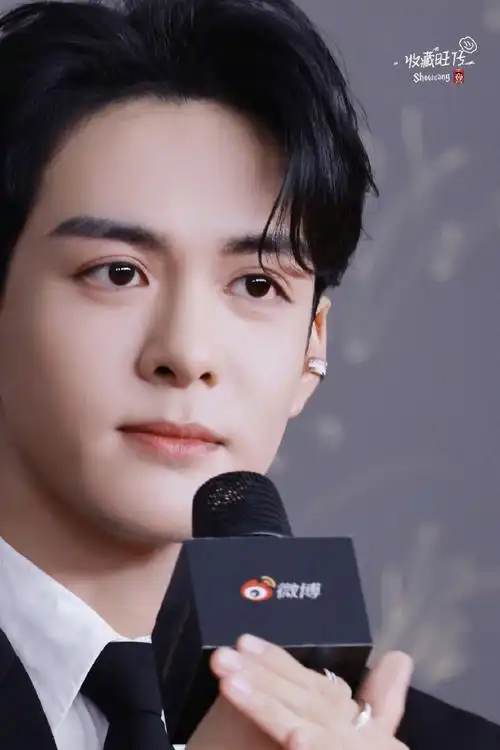 曾舜晞官宣微博视界大会##曾舜晞红毯好贵##曾舜晞霸总造型