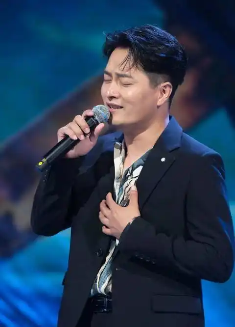 《星光大道》走红后,直接离婚抛弃妻女,39岁二婚娶古典美女_云飞_原配