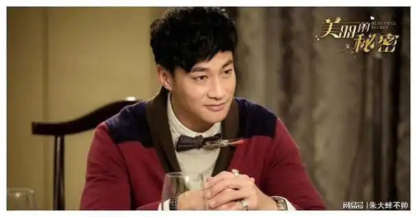 何润东一家四口合影温馨又真实素颜妻子状态美出新高度