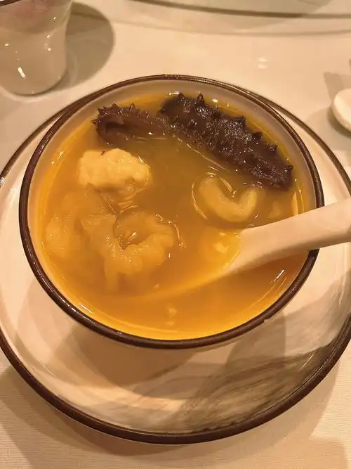 朋友亲手炖的鲜人参老母鸡花椒海参鲍鱼汤