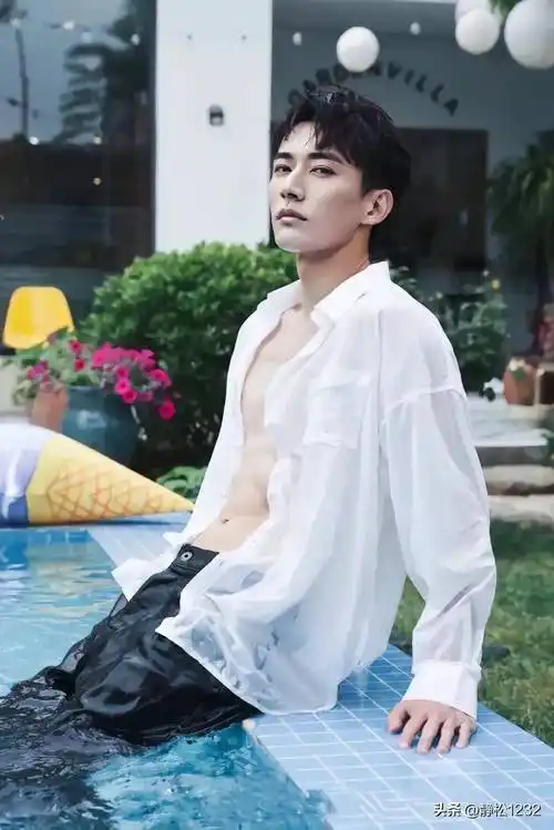 邓为20,肖战第9,张艺兴第7,吴磊第4_身材_腹肌_时尚