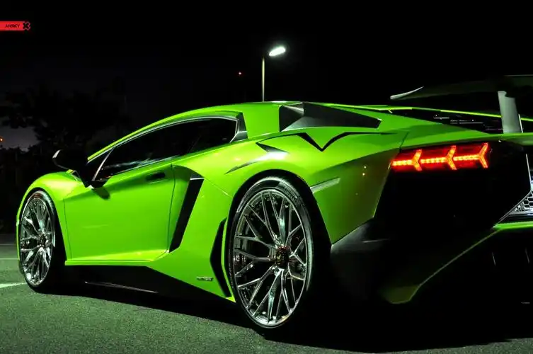 好看的汽车兰博基尼lp7504sv原谅绿