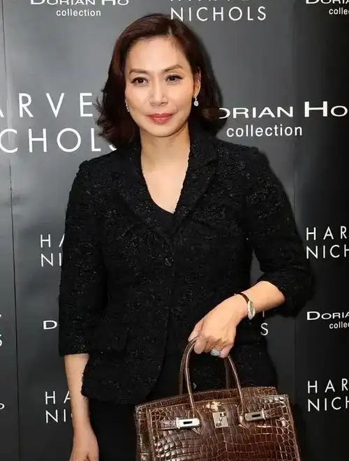 邝美云:和吕良伟闪婚闪离,二次拒绝豪门,如今活成单身女富豪