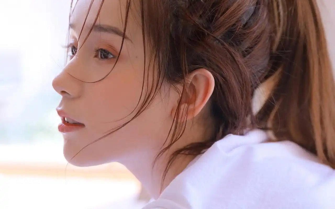 夏日清新美女电脑桌面壁纸