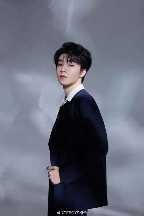 tfboys十周年眼部特写大片释出 少年眼神坚毅成熟帅气