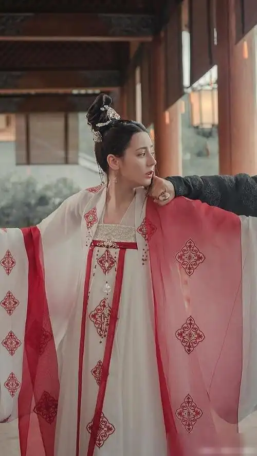 长歌行迪丽热巴服饰合集男装居多两根龙须造型显脸长