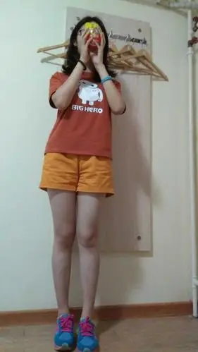 内八字走路,导致现在x型腿.如图.