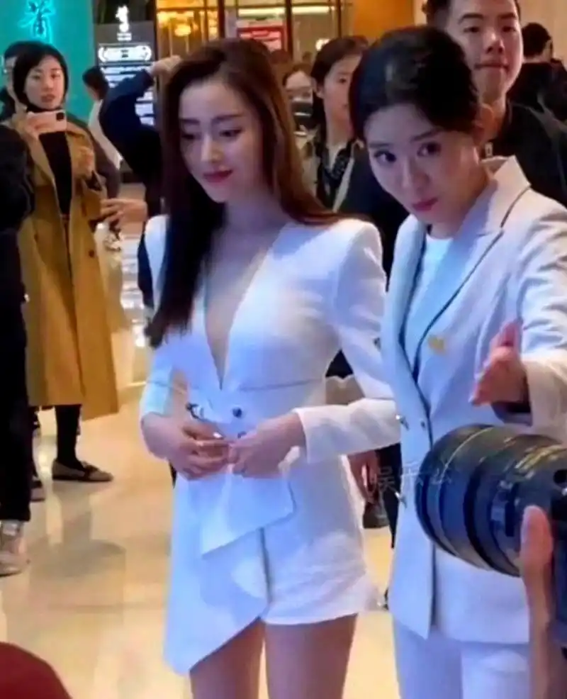 尽管张天爱长相出色,但男方仍然选择出轨,这让人不禁思考原因.