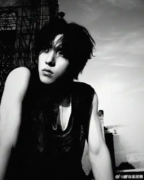 王子异超话#王子异穿的好少#啊啊啊啊太幸福了太幸福了,身材就是要