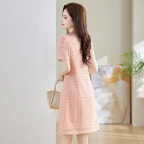 夏天小个子短袖连衣裙2024年新款女夏季气质粉色镂空刺绣a字裙子