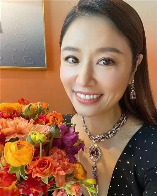 44岁知名女星官宣离婚结束17年豪门婚姻好友林心如发声回应