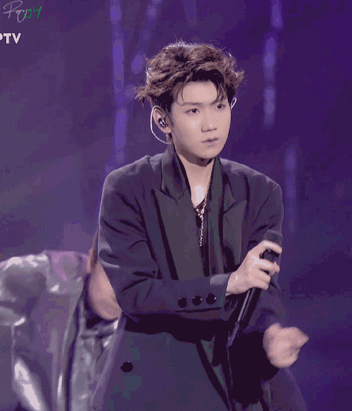 王源2024龙行绛气##王源23岁且放青山远#20240107 跨年舞台《我在