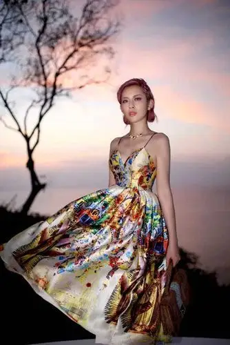 自去年凭借网络剧《天才j》在土豆映像节荣获"最佳演员奖"之后,王子清