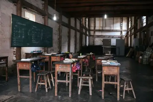 张力视觉大山深处的希望小学