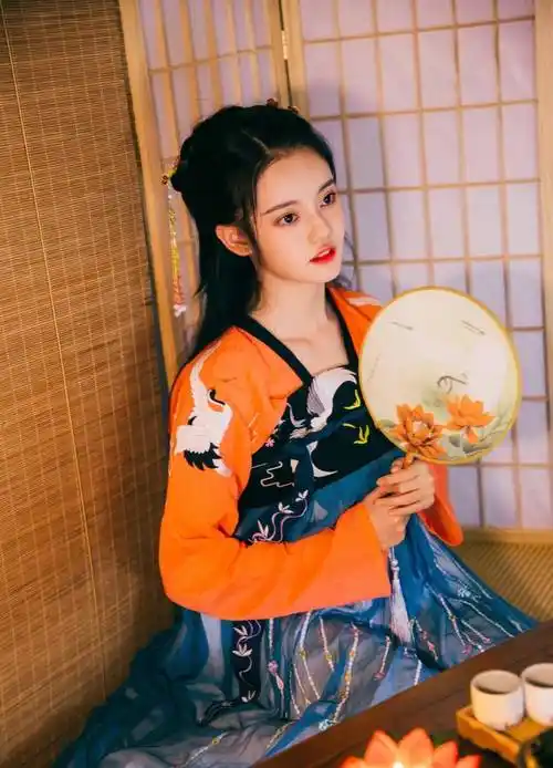 长发公子赵粤多次公主抱孙珍妮,两人古装绝美,表现力获满堂喝彩_表演