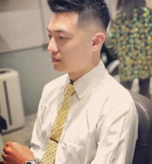 2020年末最火男生发型6款,时髦个性显帅气,狼尾头值得尝试