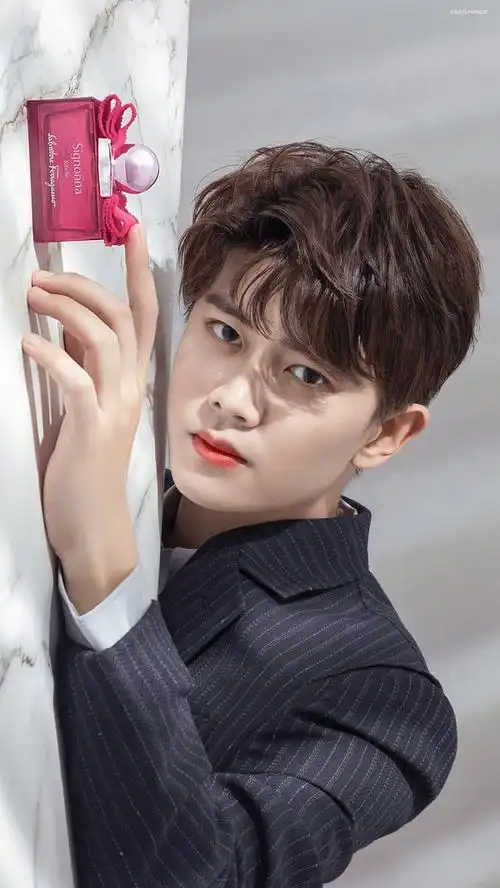 求任嘉伦一些可以做背景的高清无码图