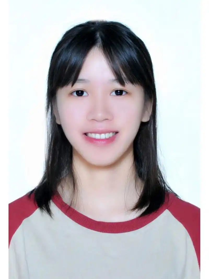 从原图到成品的证件照 原图照基本上是自拍,好友拍摄,在升学报考相关