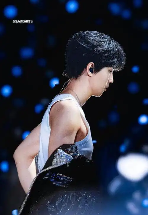 240106 全能偶像王俊凯跨年舞台表现震撼,获赞无可匹敌!