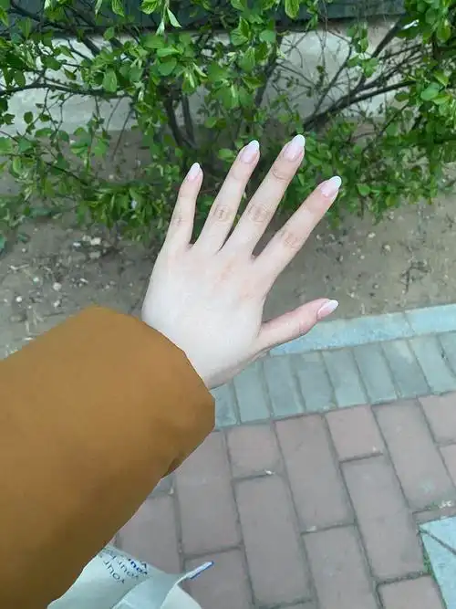 老做指甲,手指头变黑了