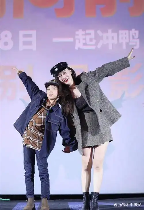 43岁霍思燕携子出席活动,无滤镜截图暴露真实状态,沧桑不止10岁