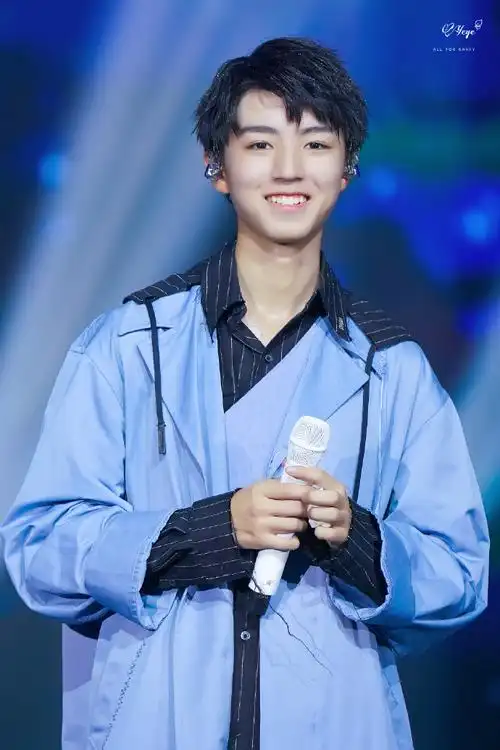 王俊凯18岁karryon