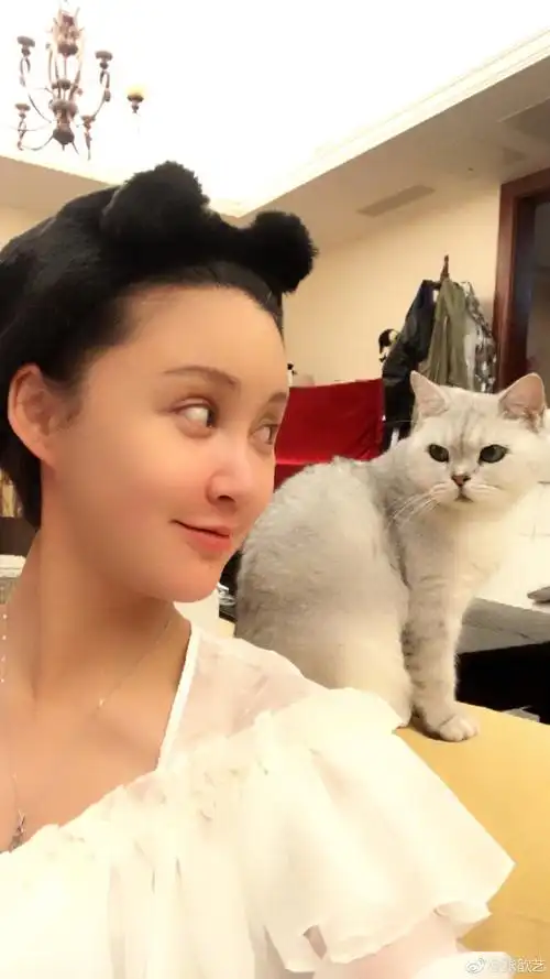 张歆艺晒素颜照孕期体重不增反减