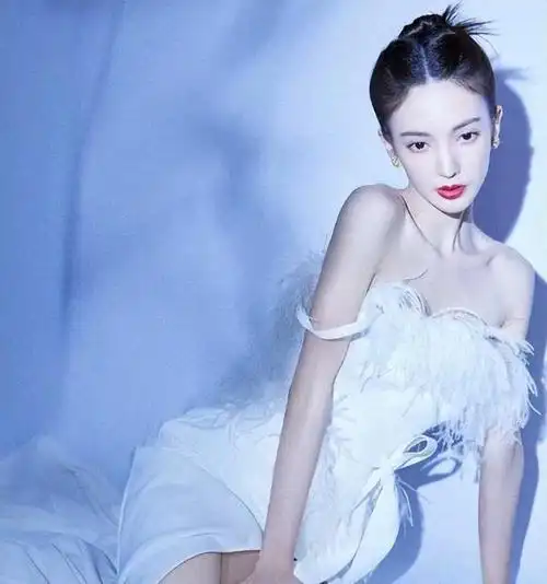 金晨穿睡衣跳舞发量让人心疼了金晨离不开的男人和假发片