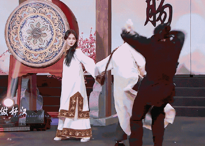 李一桐一字马花絮##无限超越班