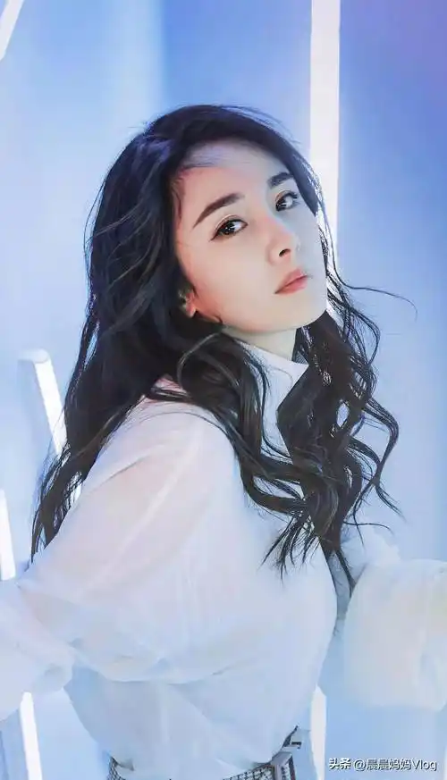 气质女神杨幂,精美写真照!_剧中_手机_礼服