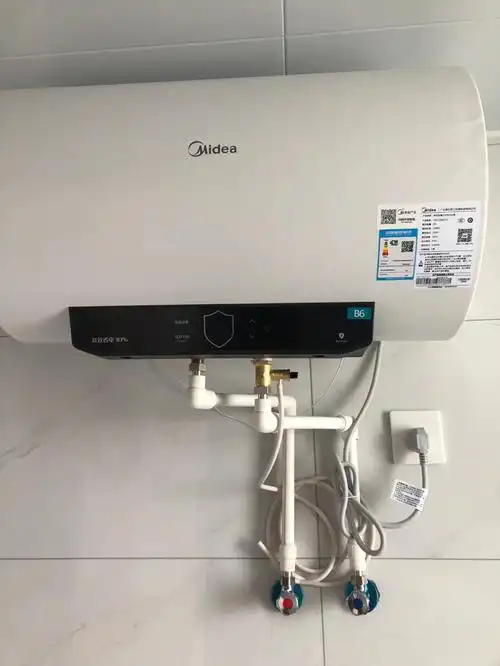 安装电热水器,管道歪七扭八忍了,角阀有缝隙卡也卡不进去,就算卡进去