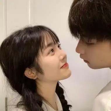 看起来非常的恩爱的治愈温柔情头真人-情侣头像 - 壁纸之家