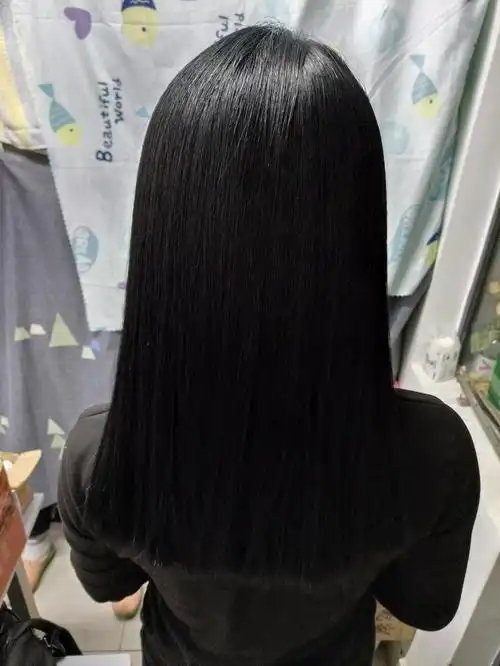 天生棕色头发染死黑 绝了