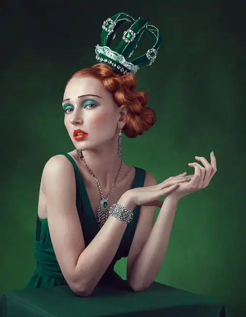 荒诞戏剧舞台妆容 惊悚夸张博眼球