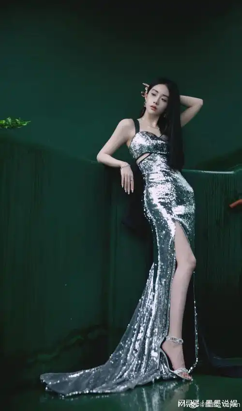 喻言黑蝴蝶结事件图片狙击心动貌美肤白气场凌厉走红毯