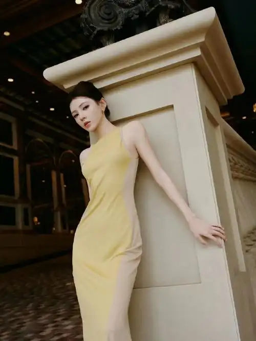 沾沾美貌,沾沾身材!#张予曦斑点裙