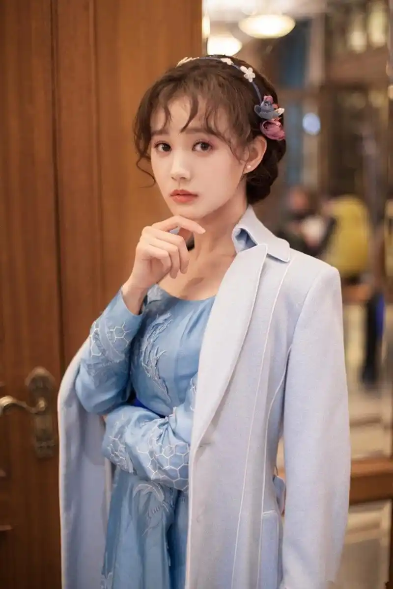 李一桐半妖倾城,微微一笑倾城倾国