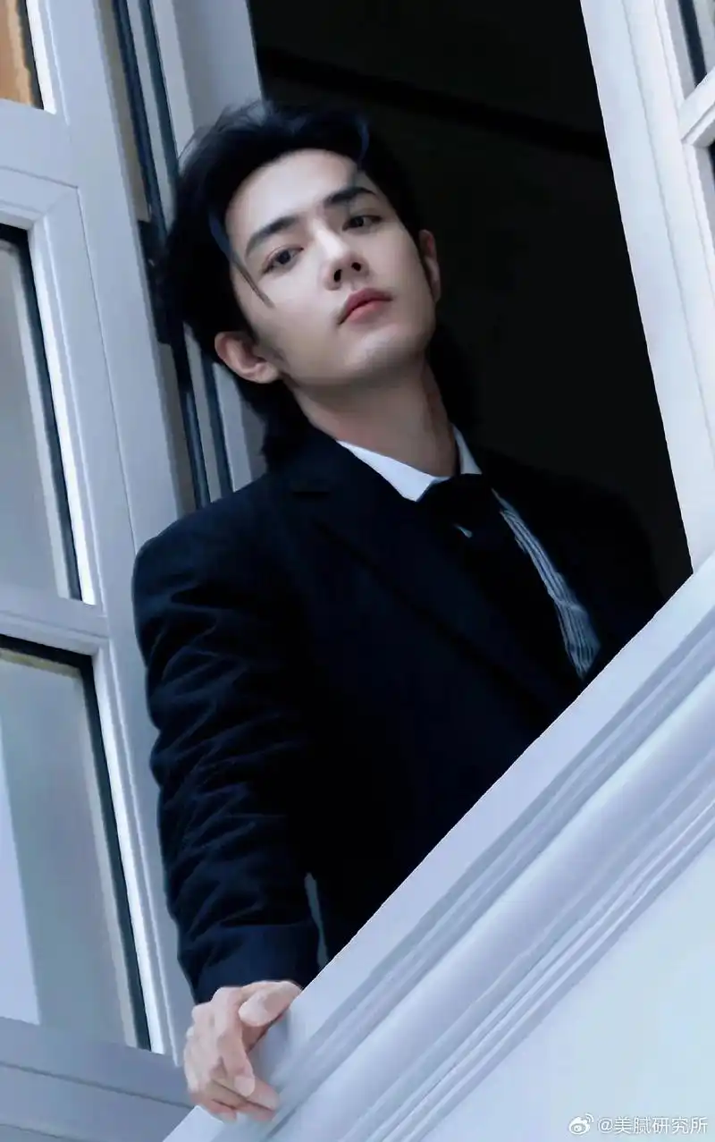 肖战新加坡 #肖战 最爱的出国造型!儒雅高贵!迷人的绅士风