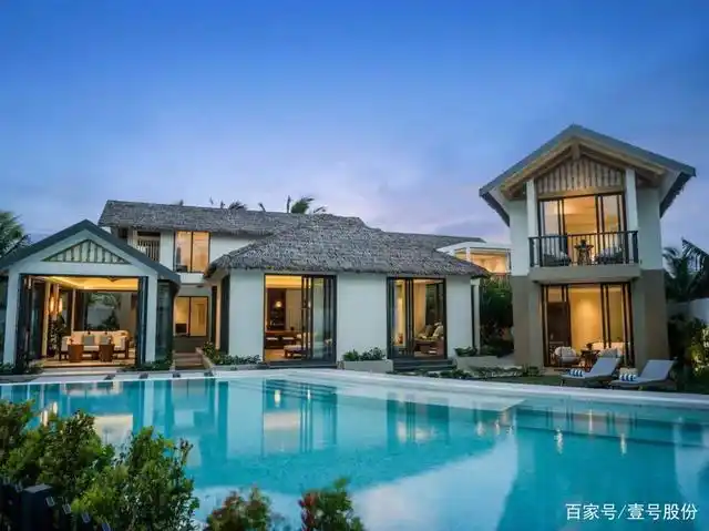 富国岛新世界度假村位于越南富国岛的西南侧,与肯姆海滩畅通无阻,使