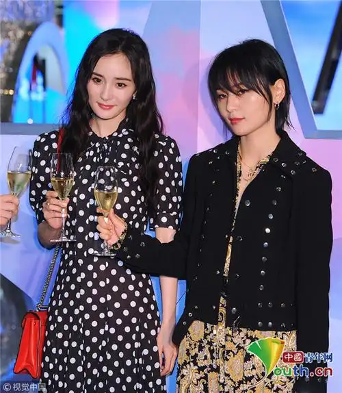 少女幂!杨幂与好闺蜜周笔畅组cp一美一酷