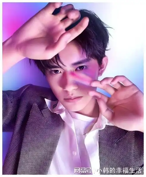 王俊凯比易烊千玺差吗怎么走着走着人生就完全不一样