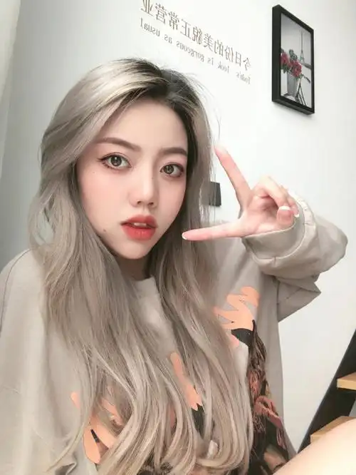 漂发后黑发长出来染这个色太好看了