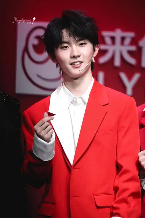 马嘉祺来伊份品牌代言人