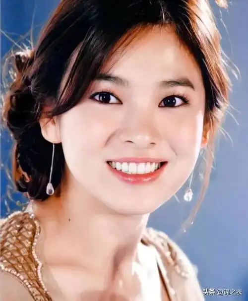 年轻时的宋慧乔美丽而又时尚